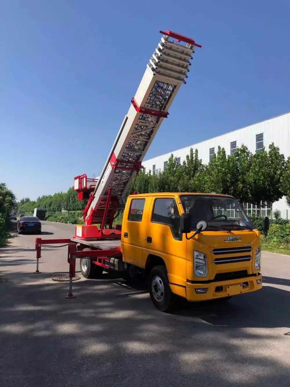 闽清县附近的云梯车出租服务：轻松解决高空作业需求