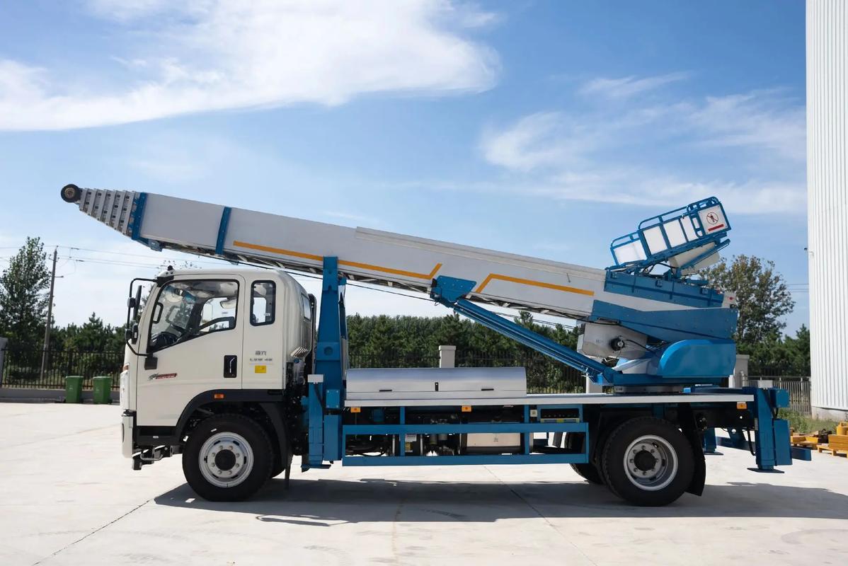 闽清县云梯上料车租赁费用